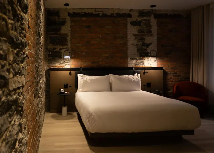 Le Petit Hotel Notre Dame Montreal